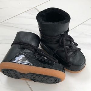 Ikkii Inuikii shearling and leather boots